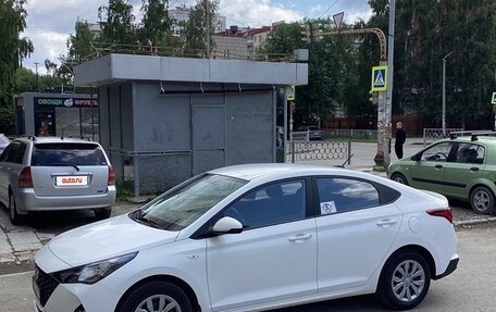 Hyundai Solaris II рестайлинг, 2021 год, 1 650 000 рублей, 4 фотография