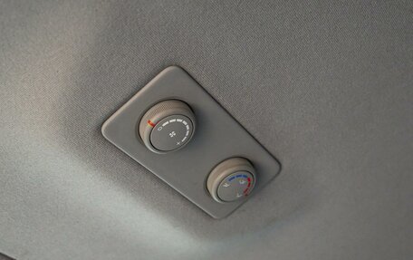 Hyundai H-1 II рестайлинг, 2014 год, 1 630 000 рублей, 28 фотография