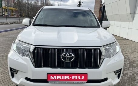 Toyota Land Cruiser Prado 150 рестайлинг 2, 2021 год, 4 450 000 рублей, 1 фотография