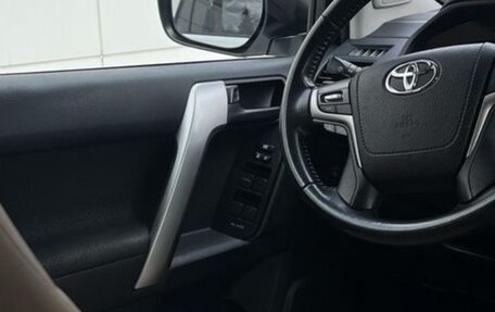 Toyota Land Cruiser Prado 150 рестайлинг 2, 2021 год, 4 450 000 рублей, 3 фотография