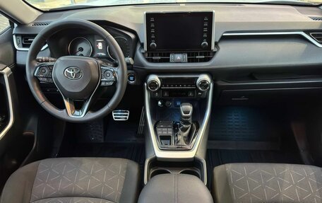 Toyota RAV4, 2019 год, 2 900 000 рублей, 15 фотография