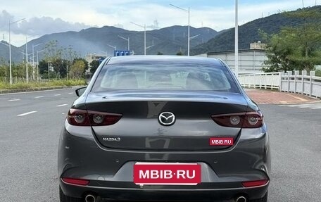 Mazda 3, 2021 год, 1 300 000 рублей, 19 фотография