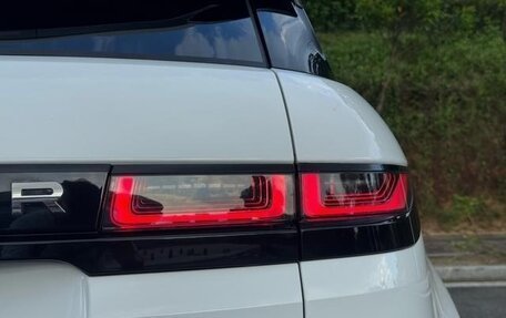 Land Rover Range Rover Evoque II, 2022 год, 2 700 000 рублей, 24 фотография