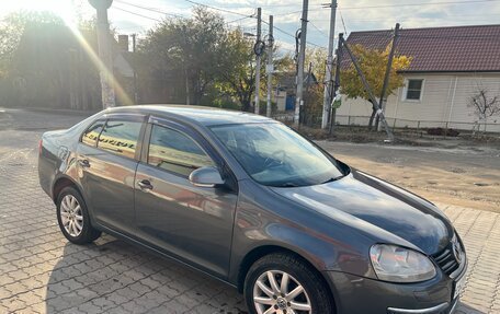 Volkswagen Jetta VI, 2010 год, 630 000 рублей, 2 фотография
