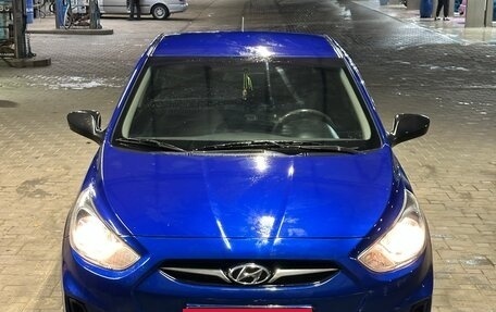 Hyundai Solaris II рестайлинг, 2013 год, 830 000 рублей, 2 фотография