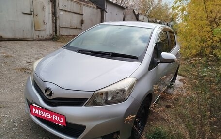Toyota Vitz, 2012 год, 910 000 рублей, 3 фотография