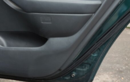 Toyota Avensis III рестайлинг, 2003 год, 670 000 рублей, 18 фотография