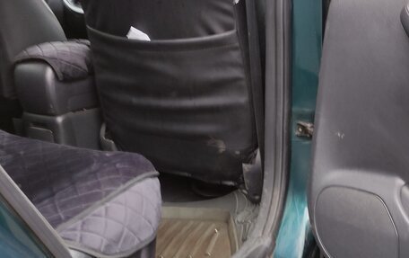 Toyota Avensis III рестайлинг, 2003 год, 670 000 рублей, 19 фотография