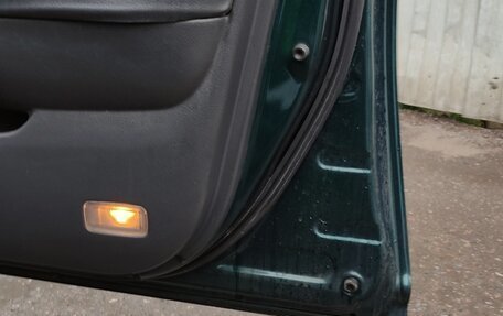 Toyota Avensis III рестайлинг, 2003 год, 670 000 рублей, 17 фотография