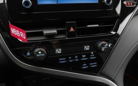 Toyota Camry, 2021 год, 2 450 000 рублей, 19 фотография