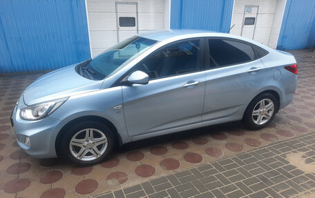 Hyundai Solaris II рестайлинг, 2011 год, 870 000 рублей, 3 фотография