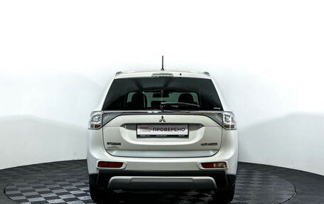 Mitsubishi Outlander III рестайлинг 3, 2014 год, 1 847 000 рублей, 6 фотография