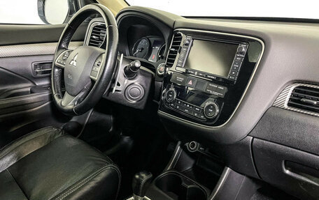 Mitsubishi Outlander III рестайлинг 3, 2014 год, 1 847 000 рублей, 9 фотография