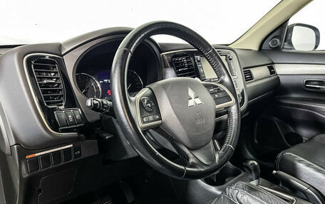 Mitsubishi Outlander III рестайлинг 3, 2014 год, 1 847 000 рублей, 13 фотография