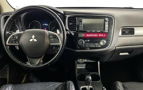 Mitsubishi Outlander III рестайлинг 3, 2014 год, 1 847 000 рублей, 12 фотография