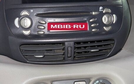 Nissan Almera Tino i, 2001 год, 160 000 рублей, 12 фотография