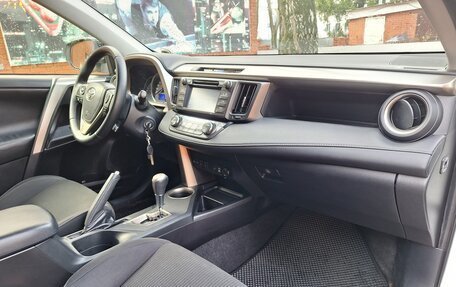 Toyota RAV4, 2014 год, 2 060 000 рублей, 17 фотография