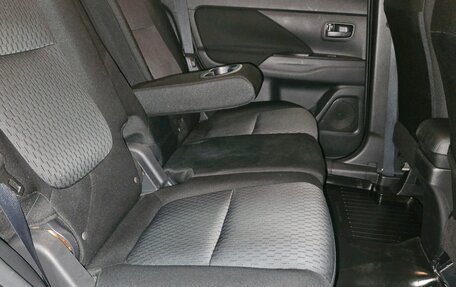 Mitsubishi Outlander III рестайлинг 3, 2015 год, 1 645 000 рублей, 12 фотография