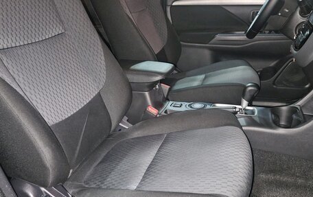 Mitsubishi Outlander III рестайлинг 3, 2015 год, 1 645 000 рублей, 11 фотография