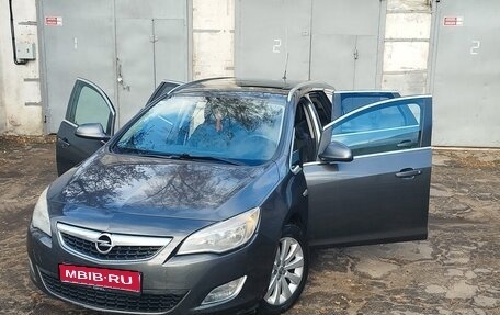 Opel Astra J, 2012 год, 850 000 рублей, 1 фотография
