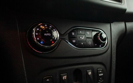 Renault Sandero II рестайлинг, 2015 год, 1 055 000 рублей, 29 фотография