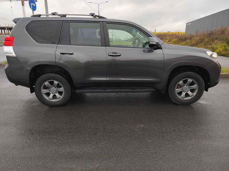 Toyota Land Cruiser Prado 150, 2011 год, 2 150 000 рублей, 2 фотография