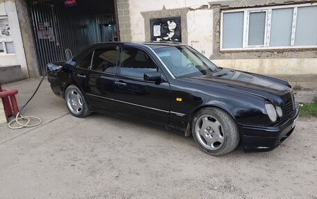 Mercedes-Benz E-Класс, 1996 год, 450 000 рублей, 6 фотография