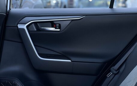 Toyota RAV4, 2025 год, 3 990 000 рублей, 27 фотография