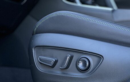 Toyota RAV4, 2025 год, 3 990 000 рублей, 28 фотография