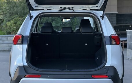 Toyota RAV4, 2025 год, 3 990 000 рублей, 31 фотография