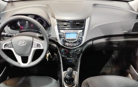 Hyundai Solaris II рестайлинг, 2011 год, 770 000 рублей, 15 фотография