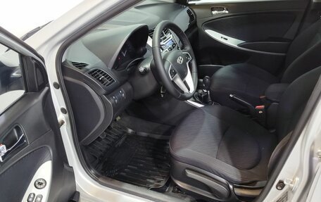 Hyundai Solaris II рестайлинг, 2011 год, 770 000 рублей, 17 фотография