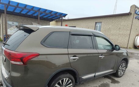 Mitsubishi Outlander III рестайлинг 3, 2019 год, 2 170 000 рублей, 4 фотография