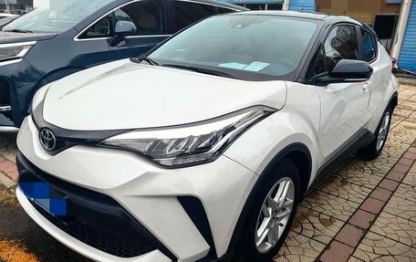 Toyota C-HR I рестайлинг, 2022 год, 2 000 000 рублей, 1 фотография