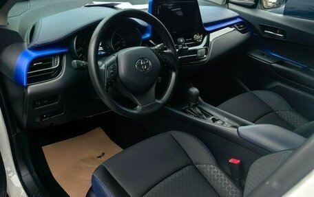 Toyota C-HR I рестайлинг, 2022 год, 2 000 000 рублей, 6 фотография