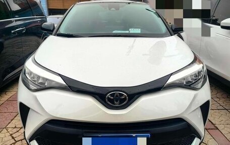 Toyota C-HR I рестайлинг, 2022 год, 2 000 000 рублей, 3 фотография