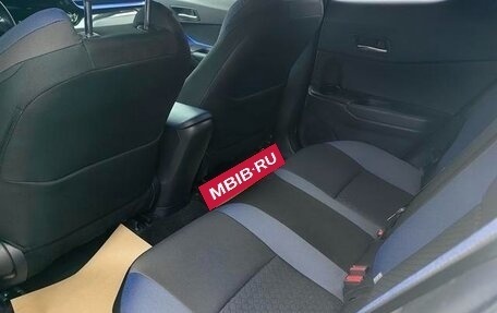 Toyota C-HR I рестайлинг, 2022 год, 2 000 000 рублей, 8 фотография