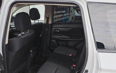 Mitsubishi Outlander III рестайлинг 3, 2022 год, 750 000 рублей, 5 фотография