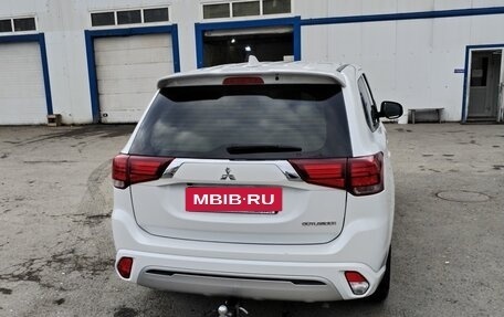 Mitsubishi Outlander III рестайлинг 3, 2022 год, 750 000 рублей, 7 фотография