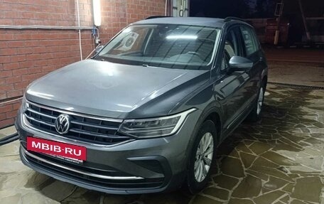 Volkswagen Tiguan II, 2021 год, 2 850 000 рублей, 2 фотография