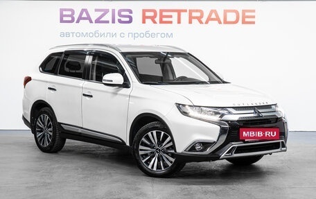 Mitsubishi Outlander III рестайлинг 3, 2020 год, 2 739 000 рублей, 3 фотография