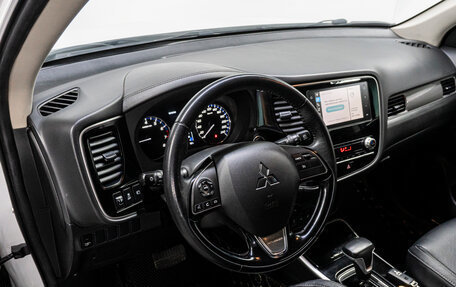 Mitsubishi Outlander III рестайлинг 3, 2020 год, 2 739 000 рублей, 9 фотография