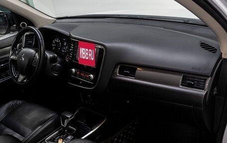 Mitsubishi Outlander III рестайлинг 3, 2020 год, 2 739 000 рублей, 15 фотография