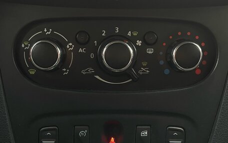 Renault Logan II, 2015 год, 420 000 рублей, 12 фотография