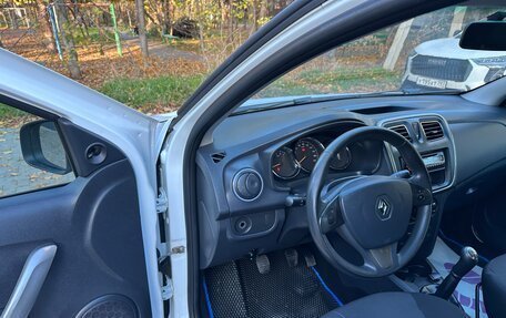 Renault Logan II, 2018 год, 725 000 рублей, 5 фотография