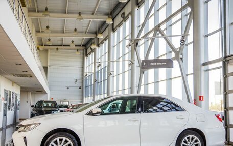 Toyota Camry, 2016 год, 2 348 000 рублей, 4 фотография