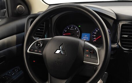 Mitsubishi Outlander III рестайлинг 3, 2016 год, 1 649 000 рублей, 12 фотография