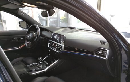 BMW 3 серия, 2019 год, 3 650 000 рублей, 10 фотография