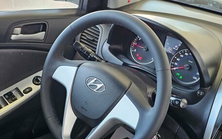 Hyundai Solaris II рестайлинг, 2011 год, 885 000 рублей, 20 фотография