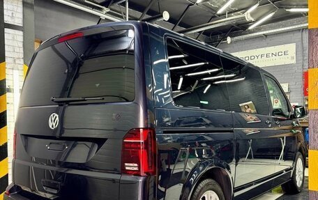 Volkswagen Multivan T6 рестайлинг, 2020 год, 6 300 000 рублей, 2 фотография